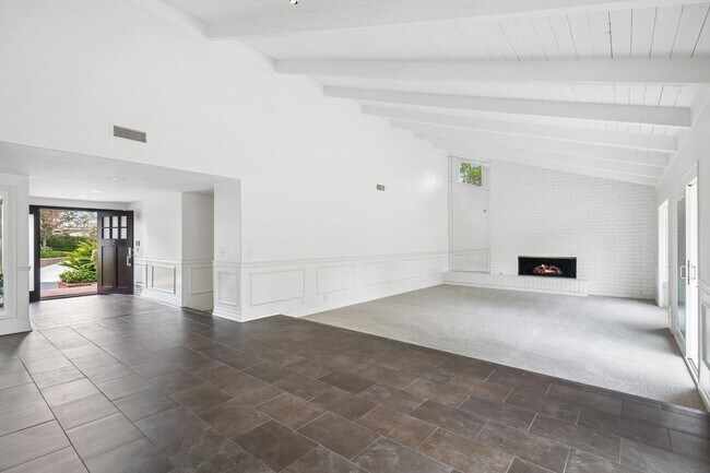 Foto del edificio - 17 Pinehurst Ln
