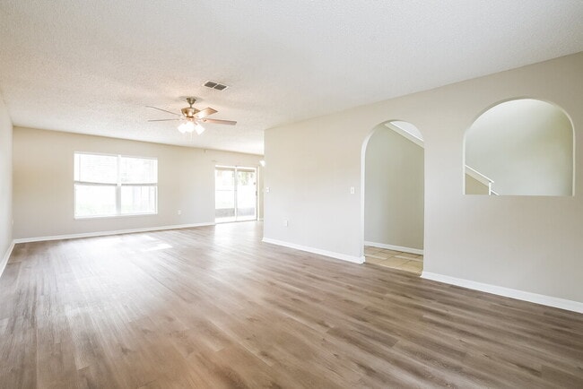 Building Photo - 1097 Amanda Kay Cir