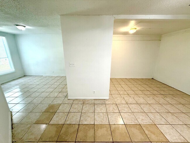 Foto del edificio - **APPLICATION RECEIVED** Charming 3 Bedroo...