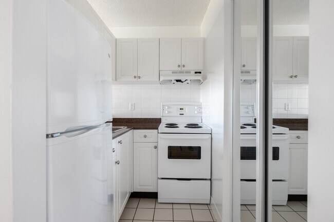 Building Photo - Central Plaza