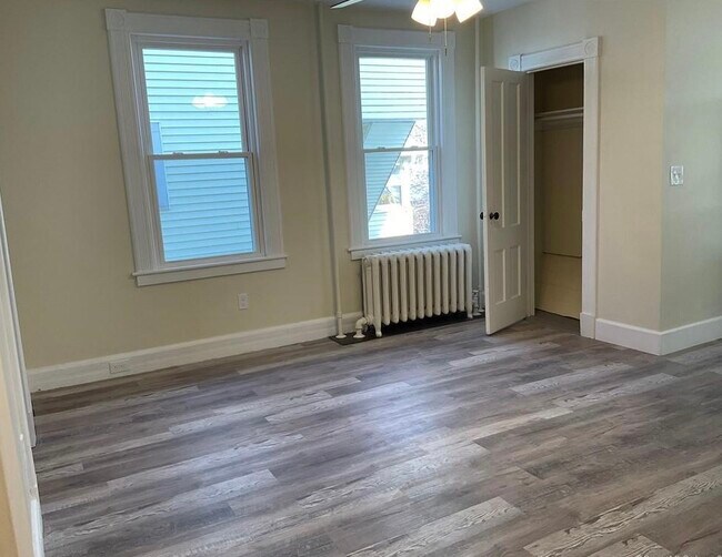 Building Photo - 564 High St