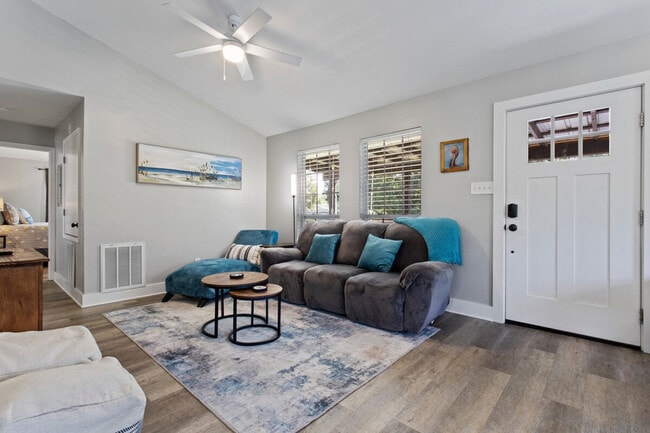 Foto del edificio - 6733 Mary St