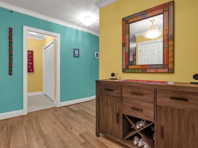 Foto del edificio - Have It All in Crystal City: Spacious, Stylish & Steps From Everything!