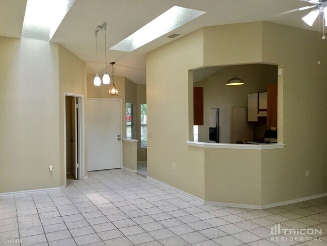 Building Photo - 14635 Hillside Ridge