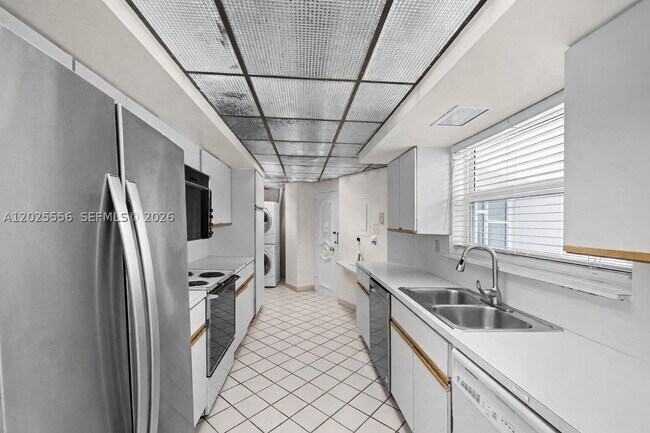 Foto del edificio - 4925 Collins Ave
