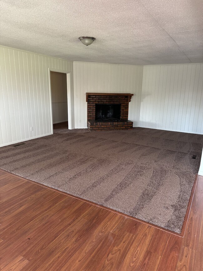 Building Photo - 1305 N Eufaula Ave