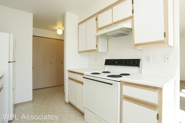 Building Photo - 4798 Parkhurst Dr NE