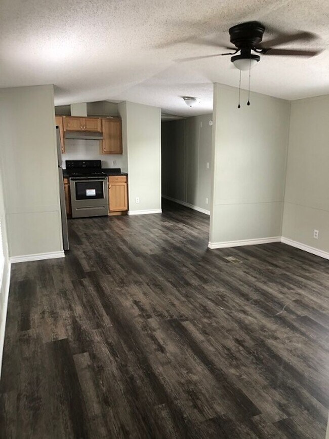Building Photo - Single-wide Mobile Home