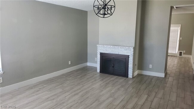 Foto del edificio - 1308 Wintergreen Dr