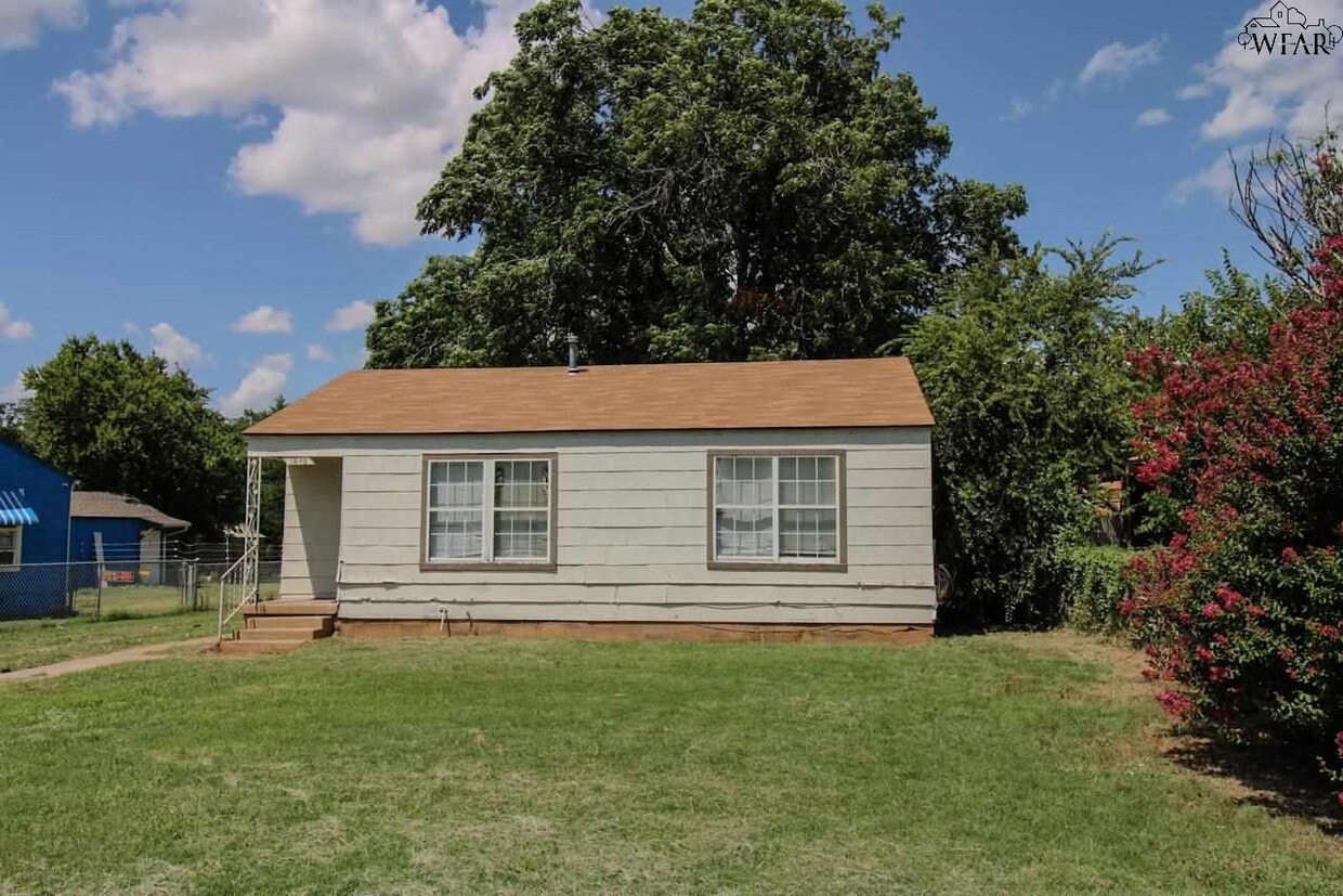 Primary Photo - 1640 Hawes Ave