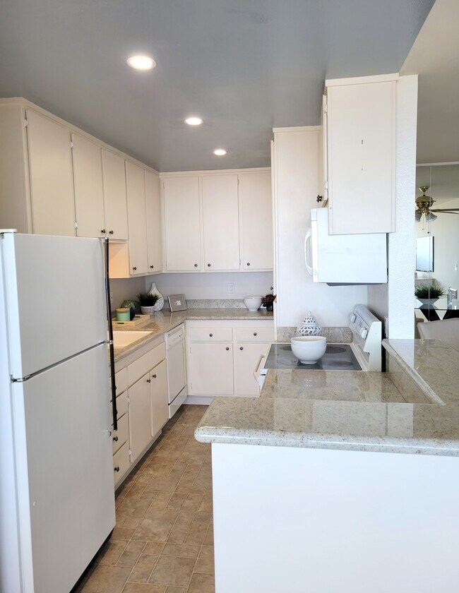 Foto del edificio - 6542 Ocean Crest Dr