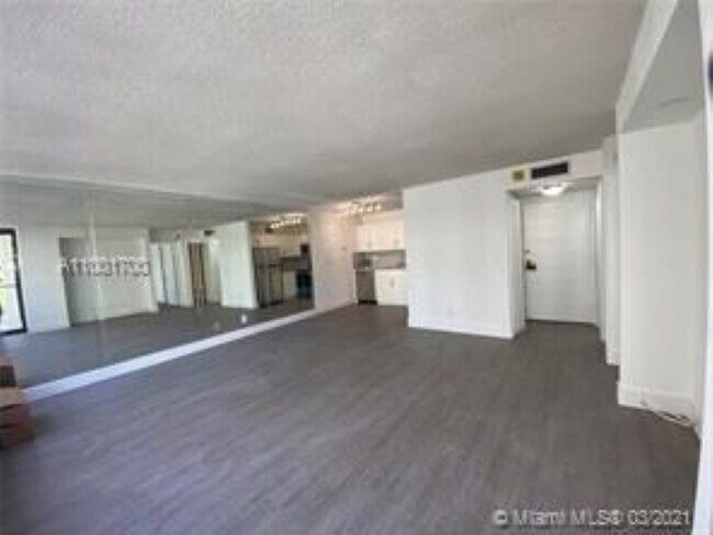 Foto del edificio - 1440 Brickell Bay Dr