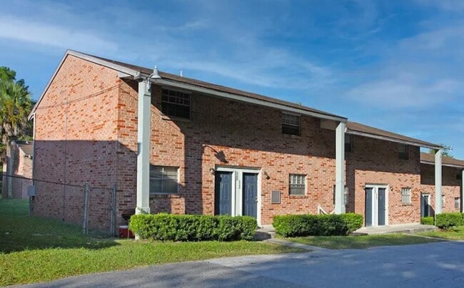 Foto del edificio - Lake Park Colonial