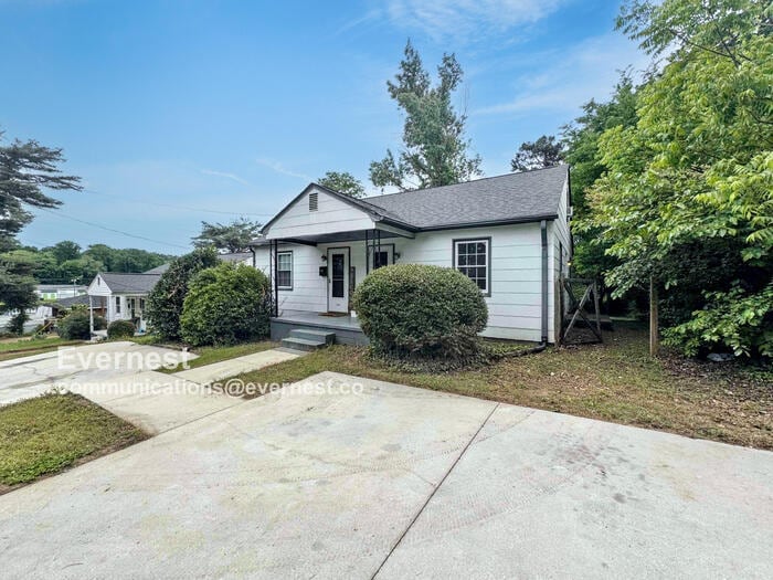 Primary Photo - 1141 W Bank St
