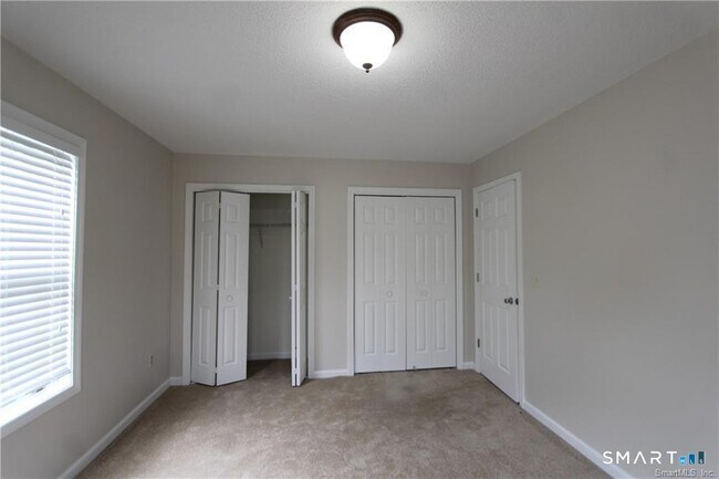 Foto del edificio - 7 Bittersweet Ln