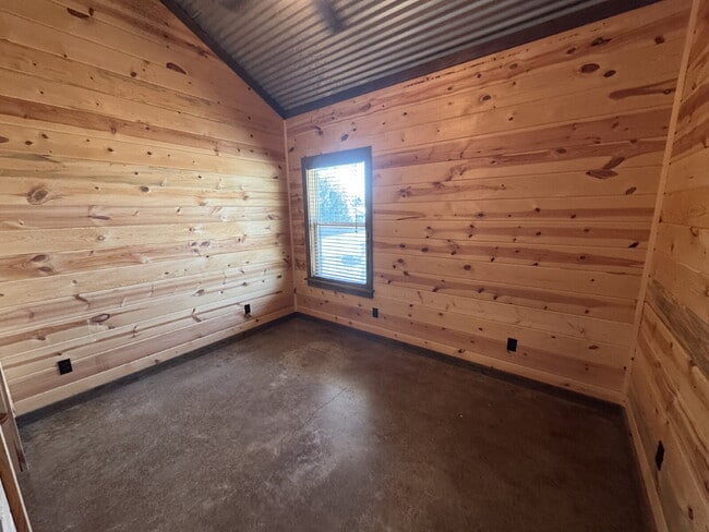 Building Photo - 2 bed 2 bath fourplex. Stained concrete floors. Washer & Dryer hookups in unit.