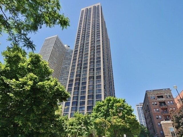 Foto principal - 2650 N Lakeview Ave