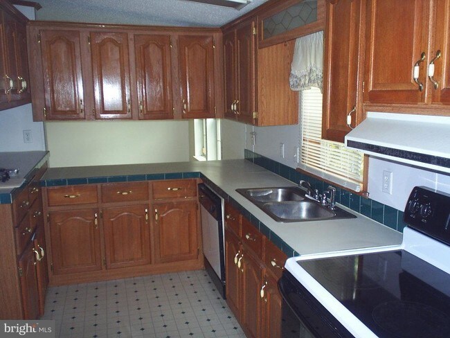 Building Photo - 53 Camp Hill Ln