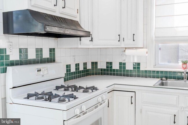 Foto del edificio - 209 Elm Ave