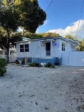 Building Photo - 124 S Bay Harbor Dr