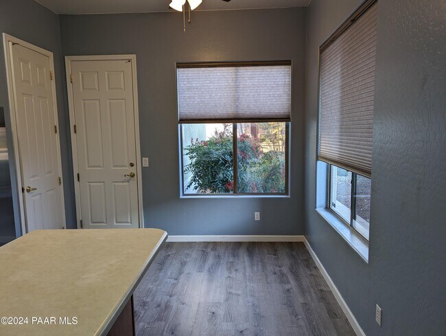 Foto del edificio - 6625 E Sandhurst Dr