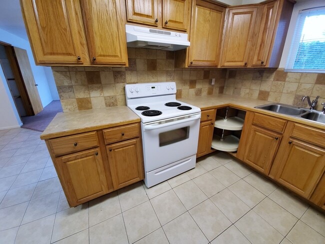 Building Photo - 906 Rd 46