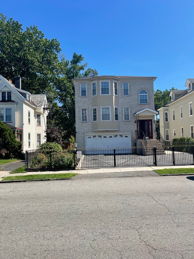 112 Hillyer St Unit Gloria, East Orange, NJ 07017 Apartments in East