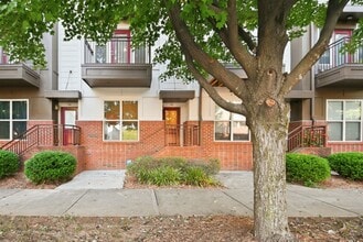Building Photo - 732 Seigle Point Dr