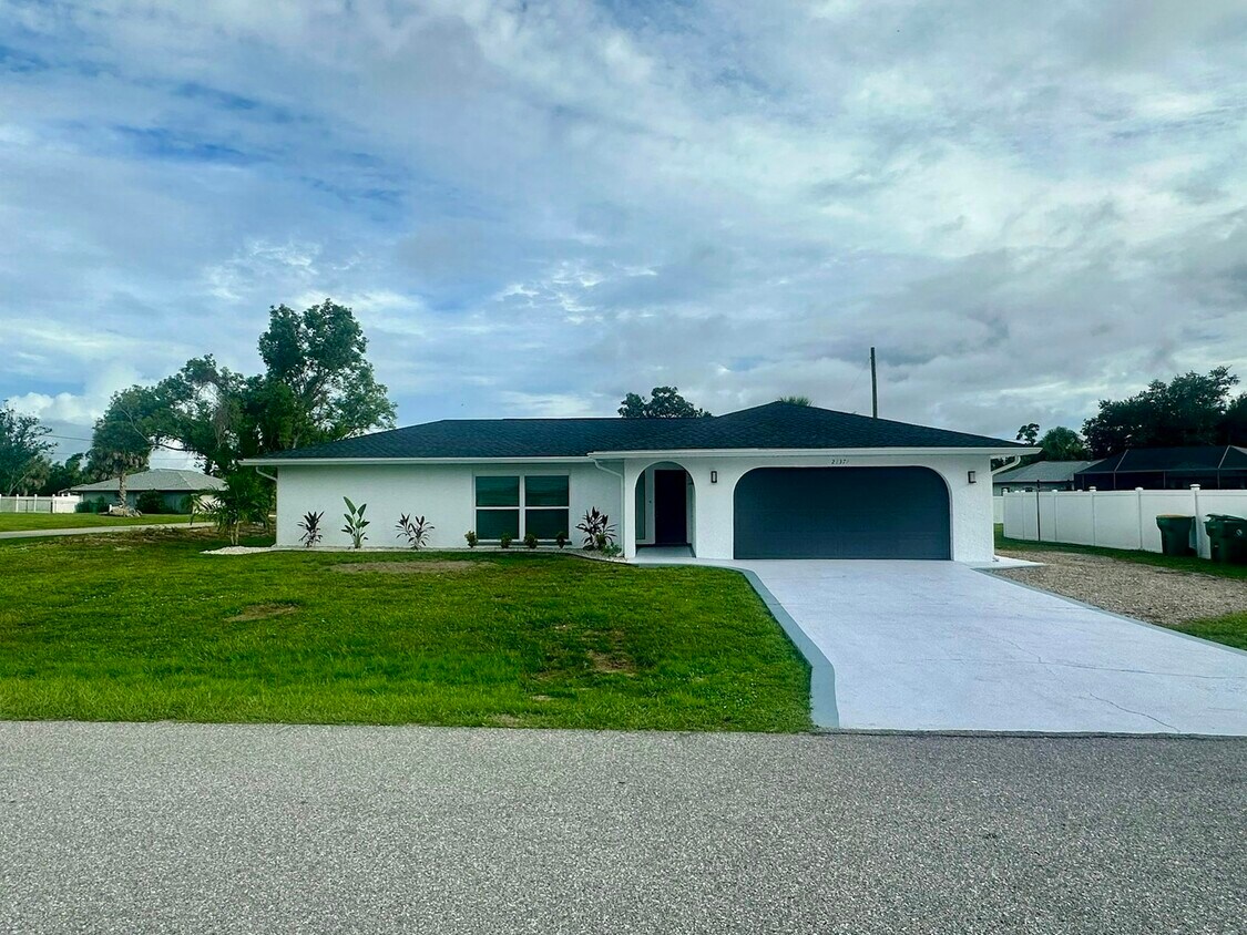 Primary Photo - 21371 Knollwood Ave