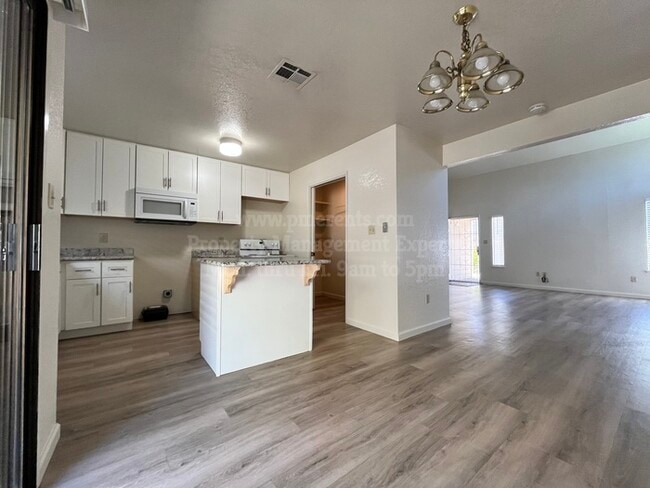 Building Photo - 5876 Alexandria Pl