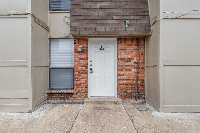 Building Photo - 302 N Race St
