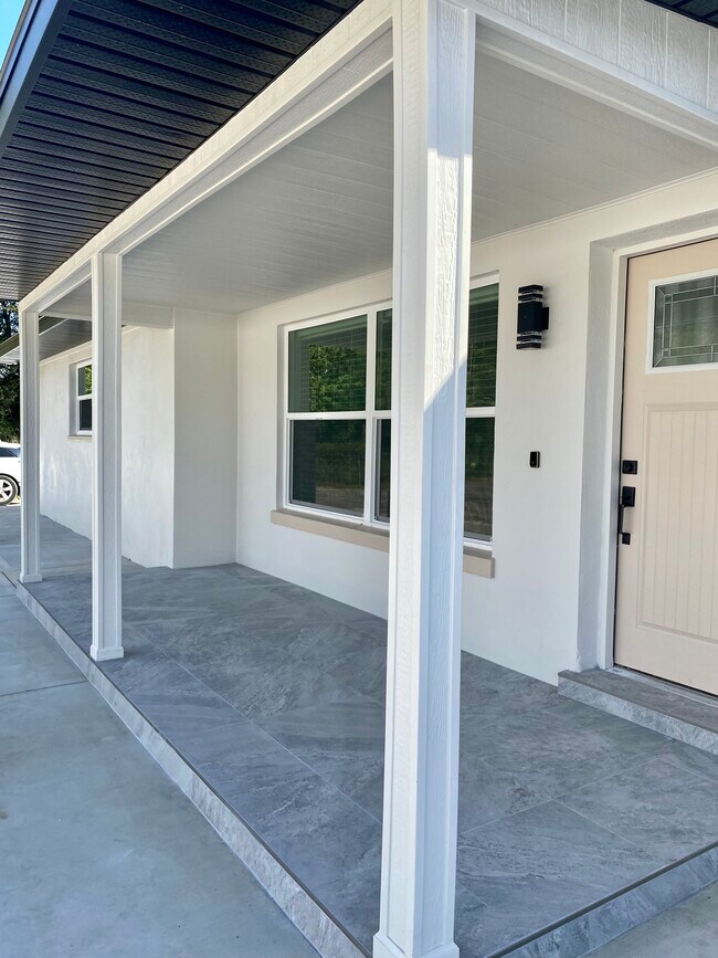 Building Photo - 4814 W Linebaugh Ave