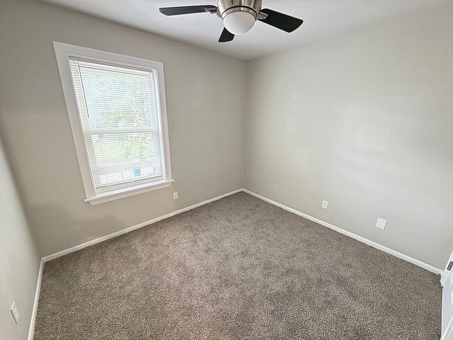 Building Photo - Lovely 3 Bed 2 bath home with vaulted ceiling