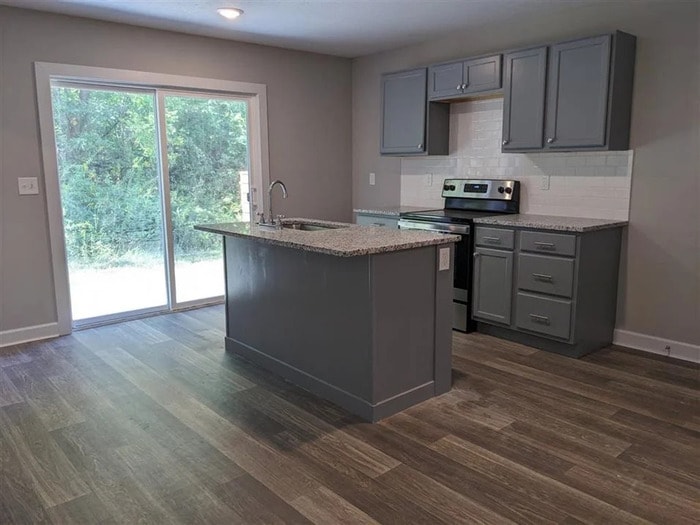 Primary Photo - Woodlark Apartents