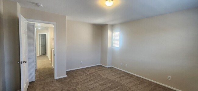 Building Photo - FRESHLY PAINTED 3BR + Loft in SW Las Vegas...
