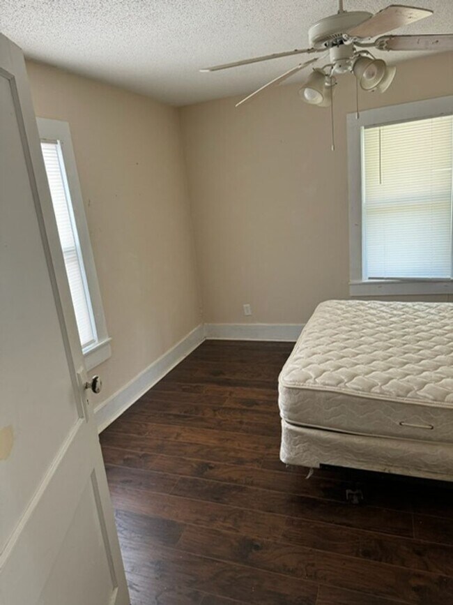 Foto del edificio - 2 bed/ 1 bath single family home
