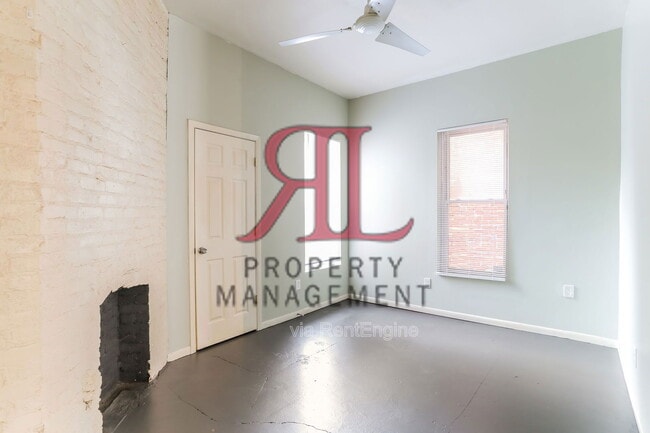 Building Photo - 821 Oak St