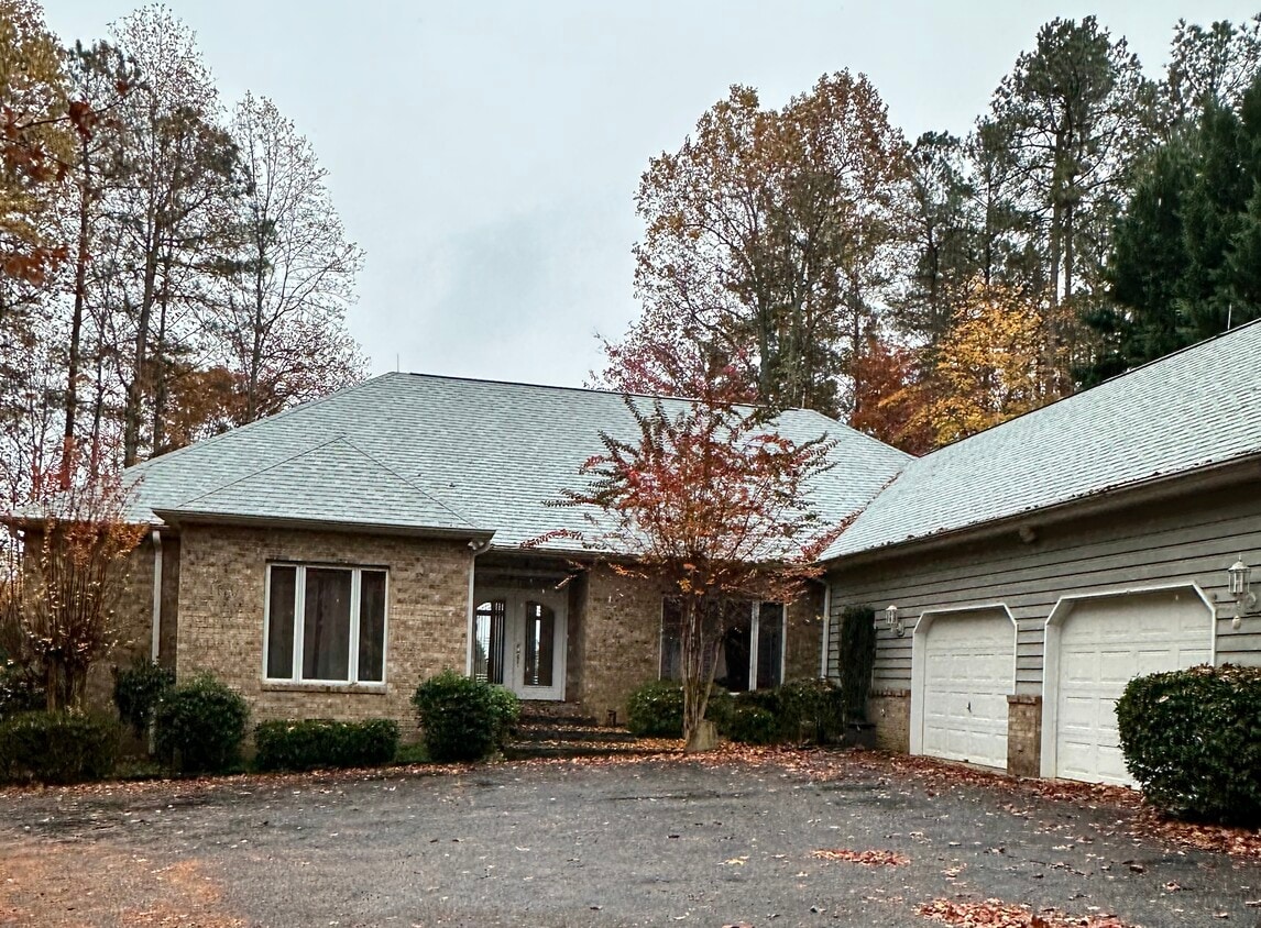 21 Foxwood Dr, Tryon, NC 28782 House Rental in Tryon, NC