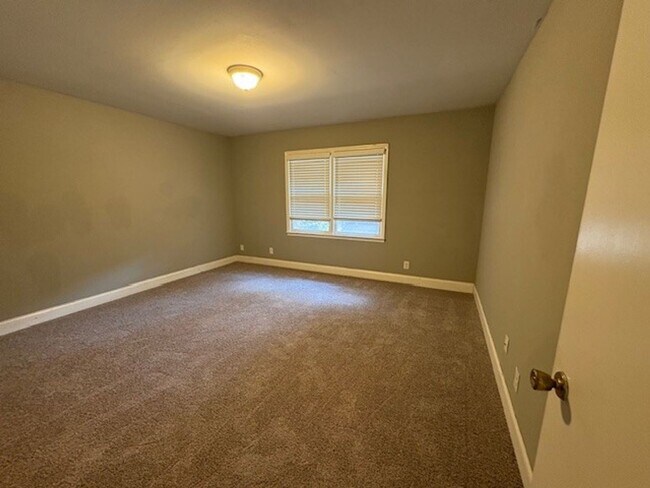 Building Photo - 145 Pierce Ave