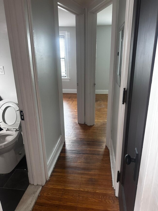 Building Photo - 552 3rd St