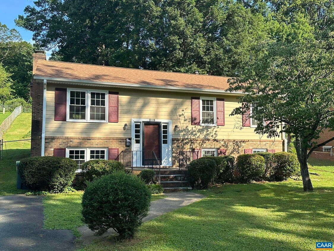 Primary Photo - 219 Old Lynchburg Rd