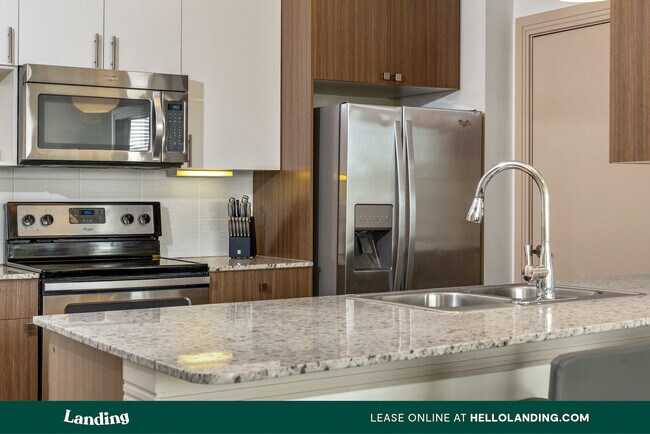 Foto del edificio - 14501 Grand Ave