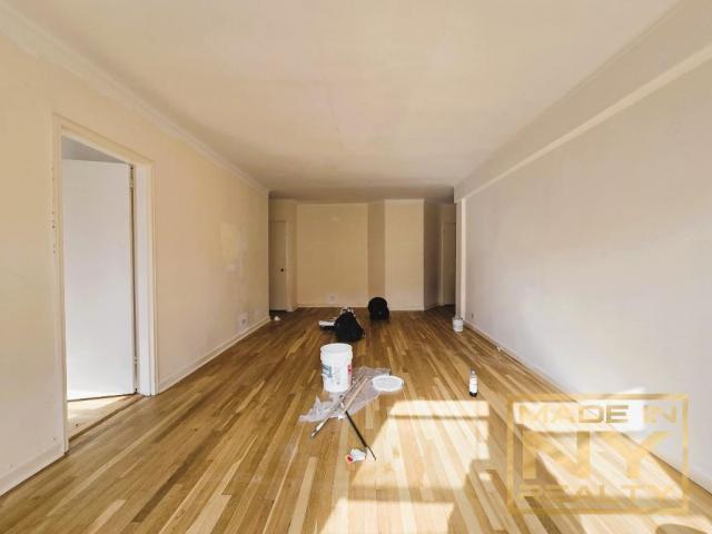 Foto del edificio - 2 bedroom in REGO PARK NY 11374