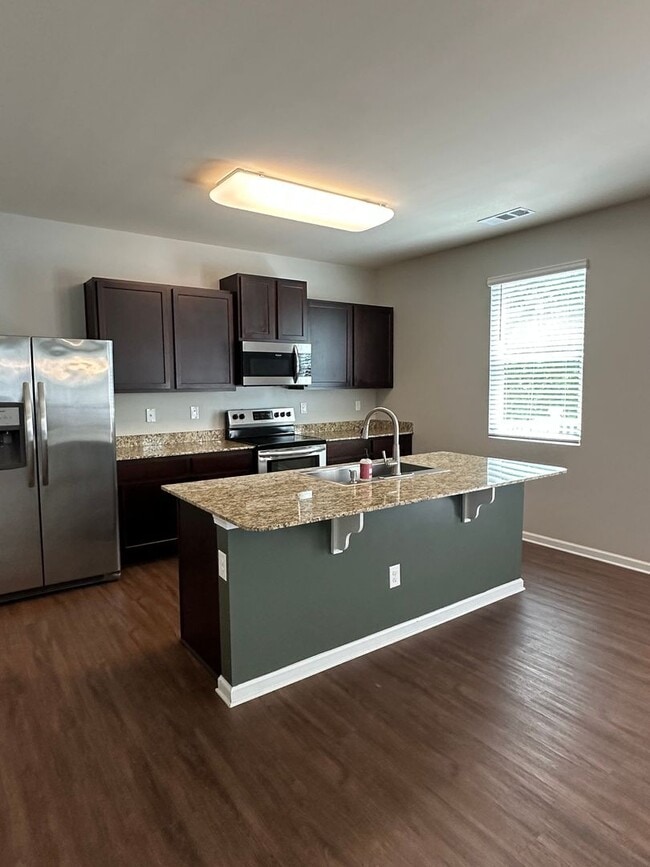 Photo - 4 Bedroom home in Gainesville!