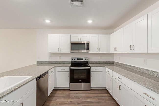 Building Photo - 1610 W Laguna Dr