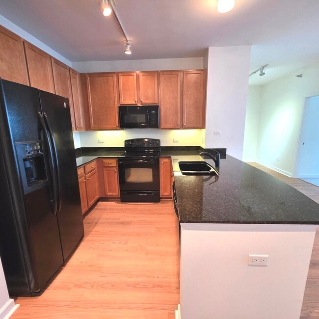 Building Photo - 1841 S Calumet Ave