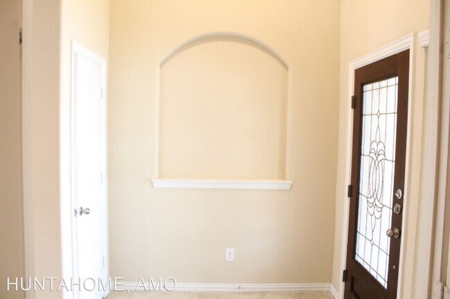 Building Photo - 4 br, 2.5 bath House - 1901 Nob Hill Court