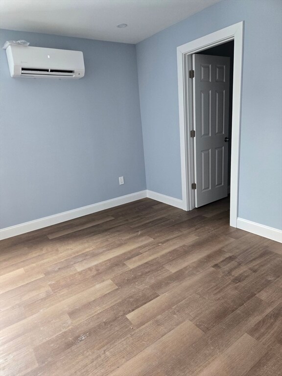 Building Photo - 715 River St