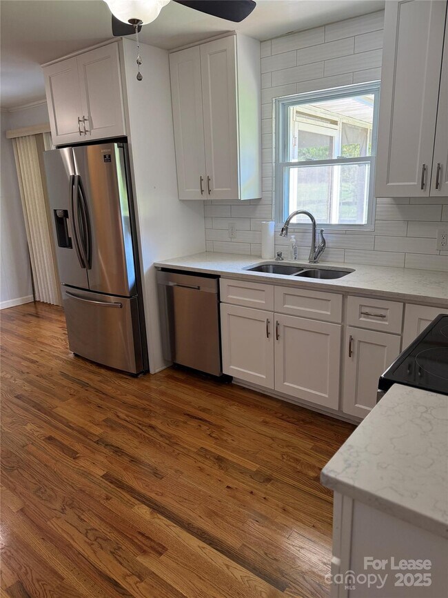 Building Photo - 203 Valleydale Dr