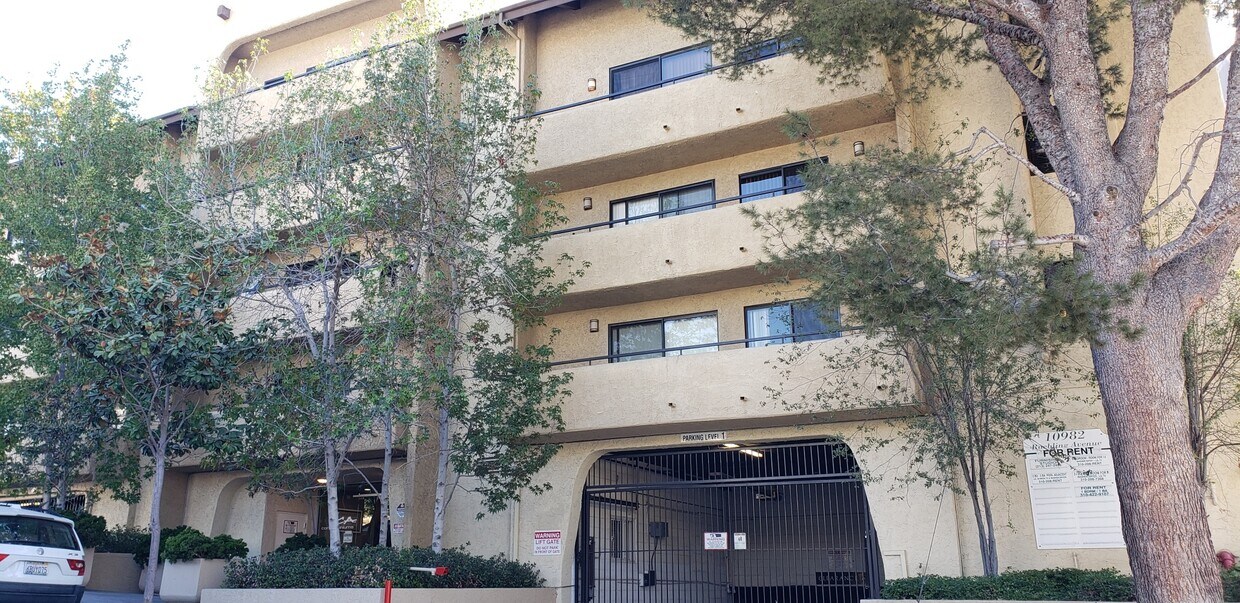 main building - 10982 Roebling Ave